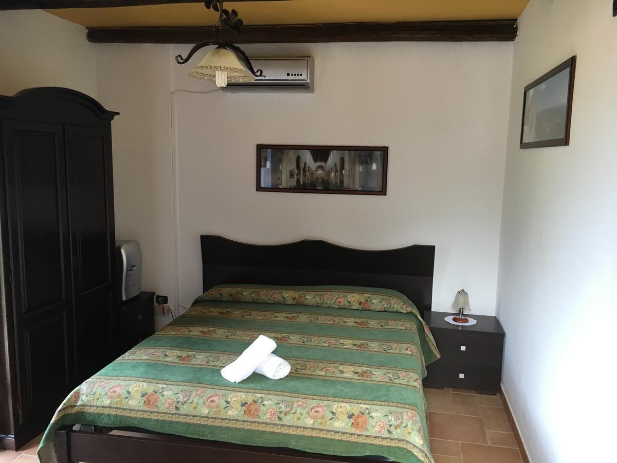 La Bastia Bed and Breakfast Scilla Buitenkant foto